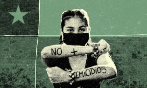 collage con donna cilena che indossa una bandana e sulle braccia ha scritto no + femicidios. sullo sfondo la bandiera del cile